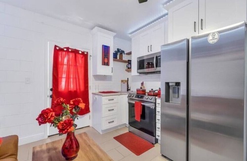 Orlando Apartment | Orlando Modern 1.5 Bedroom Studio Apt.