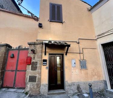 Capranica Apartment | Orologio House - house in the center