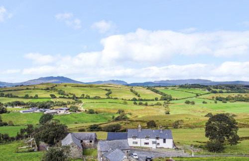 Gwynedd- Snowdonia House | Orsedd Wen Farmhouse