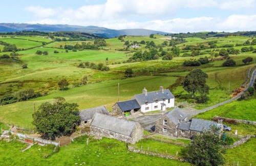 Gwynedd- Snowdonia House | Orsedd Wen Farmhouse