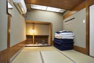 Nishitenma House | Osaka Guesthouse Sakura