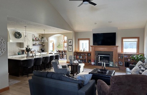 Oshkosh House | Oshkosh Home for Air Venture - 3 miles from EAA Air Show