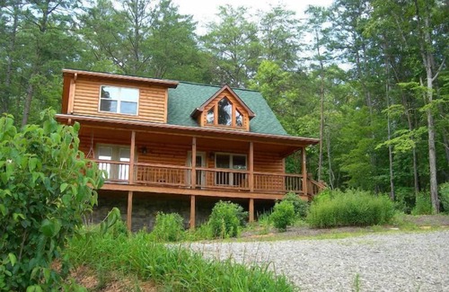 Young Harris Cabin | Oso Suite - A Bear-y Nice Cabin - Hot Tub, Internet, Fire Pit, Views
