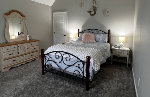 Piney Green House | Osprey Getaway 3500sqft open floor plan , close to base, beaches, restaurants