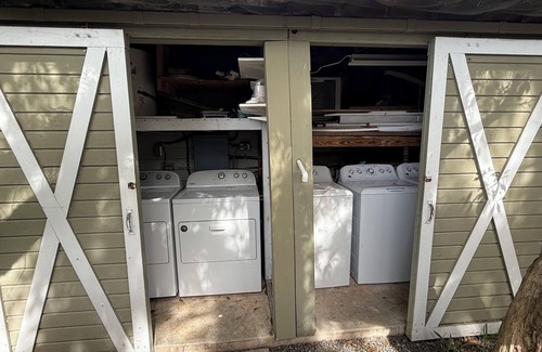Uptown - Upper Duval Cottage | Osprey Suite | Charming Hideaway, Hot Tubs, Close to Duval!