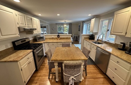 Osterville House | Osterville Gem with Central A/C and Walking Distance to Joshua’s Pond!