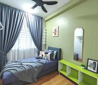 Bandar Baru Bangi Apartment | Ostia New Designer Spacious 4 BR w Netflix & Wifi