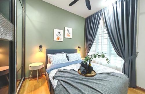 Bandar Baru Bangi Apartment | Ostia New Designer Spacious 4 BR w Netflix & Wifi