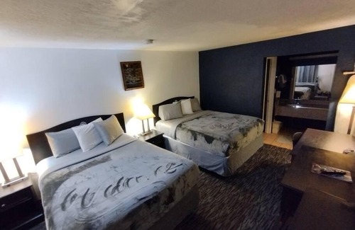 Stillwater Apartment | OSU 2 Queen Beds Hotel Room 201 Wi-Fi Booking