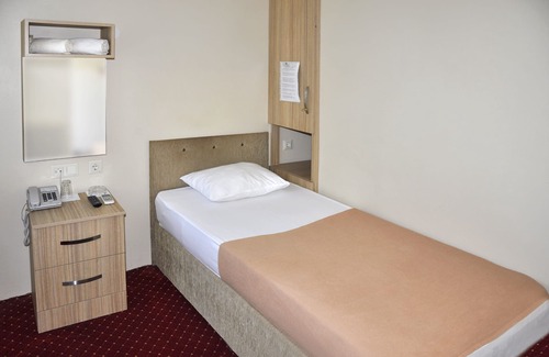 Izmit Hotel | Otel Sinal