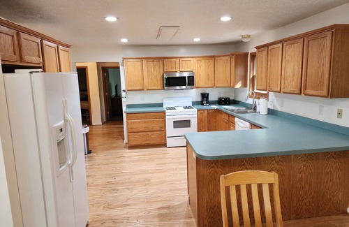 Gaylord Ski Chalet | Otsego Lake Oasis! Spacious 3 bd + loft. Sleeps 12. Separate Private Lake Access