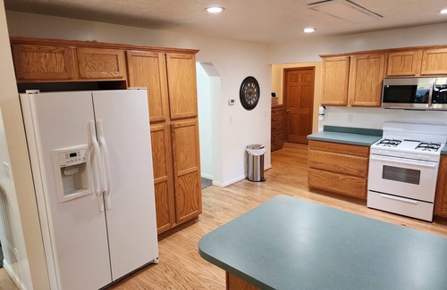 Gaylord Ski Chalet | Otsego Lake Oasis! Spacious 3 bd + loft. Sleeps 12. Separate Private Lake Access