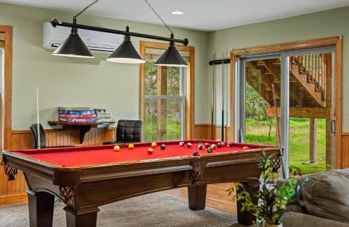 Albrightsville House | Otter Banks by AvantStay Sleeps 18 Hot Tub Views Game Room