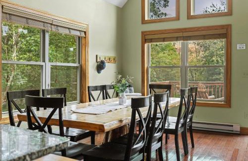 Albrightsville House | Otter Banks by AvantStay Sleeps 18 Hot Tub Views Game Room