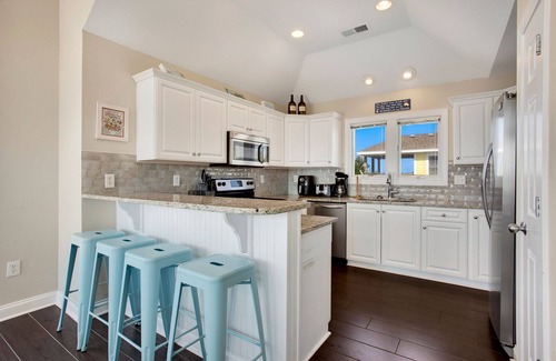 Ocean Sands House | Otter Banks* Walk to Beach* Tiki Bar* Fireplace