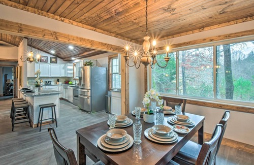 Otto House | Otto Home w/Fire Pit, Tree House & Hot Tub!