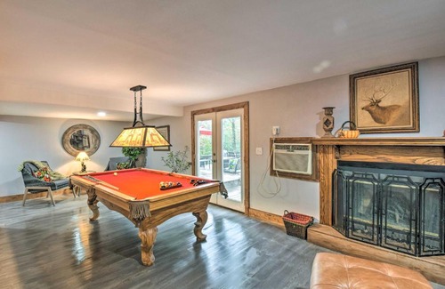Otto House | Otto Home with Fire Pit, Tree House and Hot Tub!