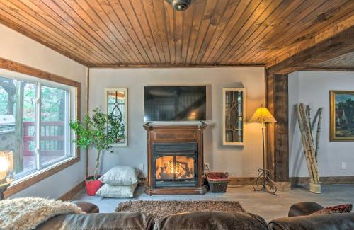 Otto House | Otto Home with Fire Pit, Tree House and Hot Tub!