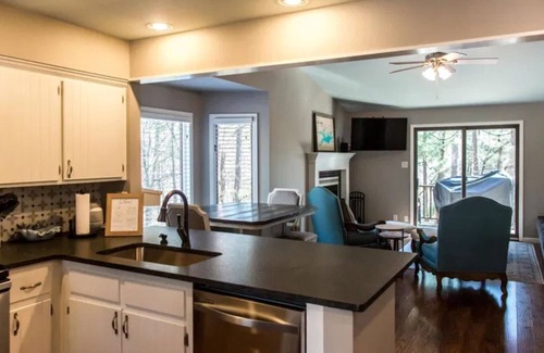 Mount Ida Condo | Ouachita Weekender 2BR/2BA Condo, Mountain Harbor Resort on Lake Ouachita