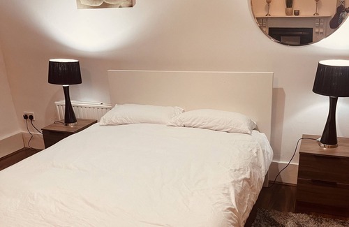 Canning Town North Apartment | Our Apartment is home from home with local amenities within walking distance