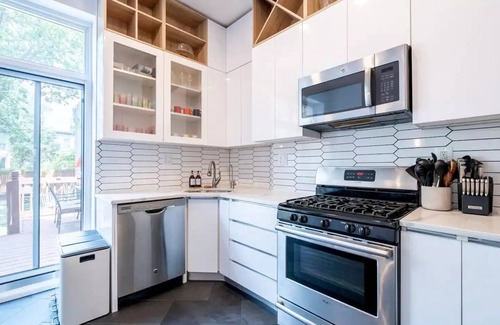 Crown Heights House | Our Brooklyn House - Luxury 4 bedroom w/ Backyard