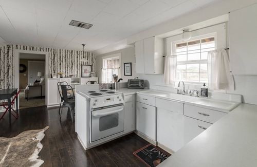Saint Paul Cottage | Our Cottage on Champoeg located in St. Paul, Oregon