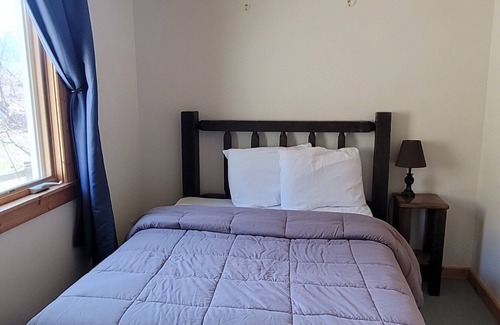 Gardiner Hotel | Our Cottage Unit-Private end unit of Yellowstone Basin Inn