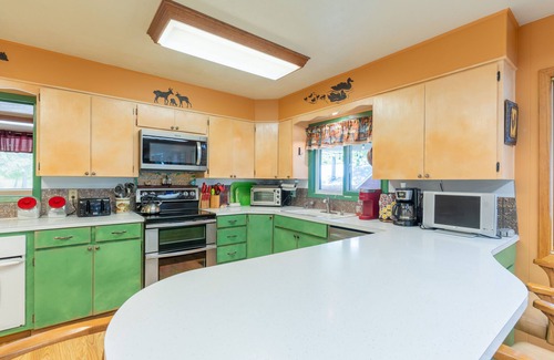 Polson House | Our Happy Place - Beautiful Family Friendly Estate! Sleeps 13