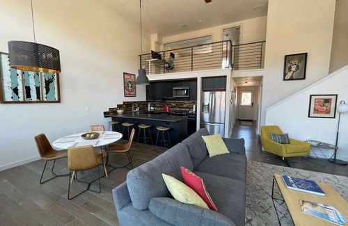 Salida Condo | Our Happy Place -Downtown Dazzling S Mountain View
