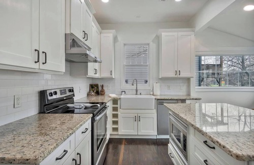 Eighth Avenue House | Our luxurious vacation home has everything you need to enjoy Nashville.