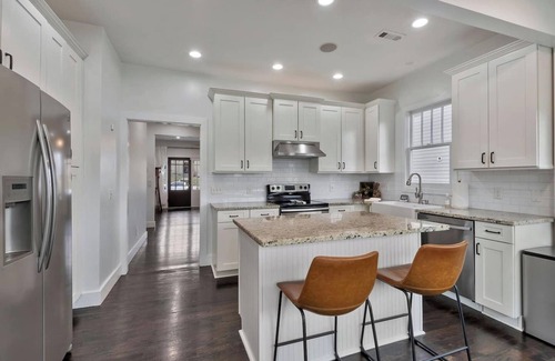Eighth Avenue House | Our luxurious vacation home has everything you need to enjoy Nashville.