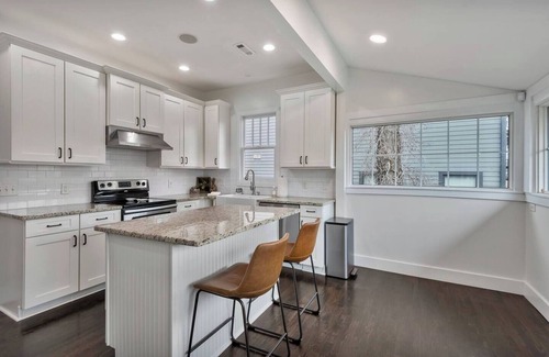 Eighth Avenue House | Our luxurious vacation home has everything you need to enjoy Nashville.