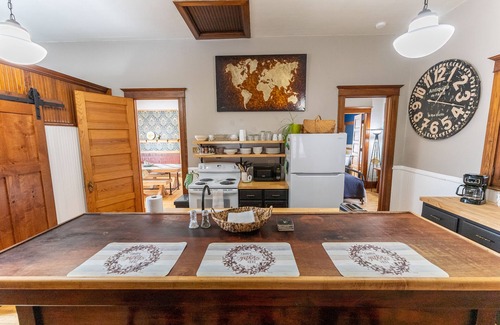 Munising House | OUR PLACE INN MUNISING- Autumn Colors & Lake Views – Your Perfect Fall Escape!