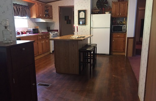 Lineville House | Our private property is nestled between Lineville & Lake Wedowee Alabama.