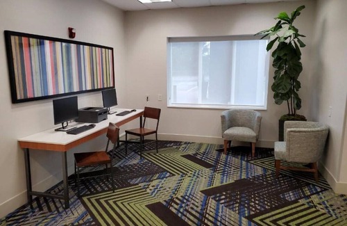 Lynnwood House | Our Room Positioned Near Seattle and Alderwood Mall