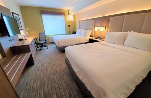 Lynnwood House | Our Room Positioned Near Seattle and Alderwood Mall