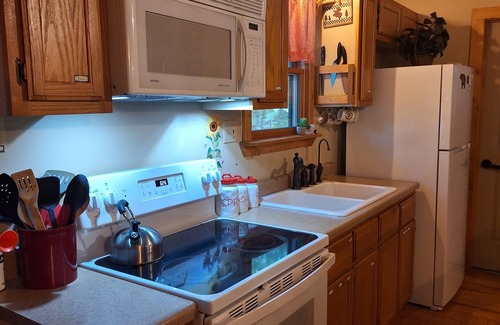 Tallassee Cabin | Our Side of Heaven Cabin- Ride the Dragon, w/Hot Tub, Private Lake and Pond