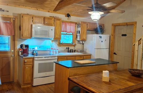 Tallassee Cabin | Our Side of Heaven Cabin- Ride the Dragon, w/Hot Tub, Private Lake and Pond
