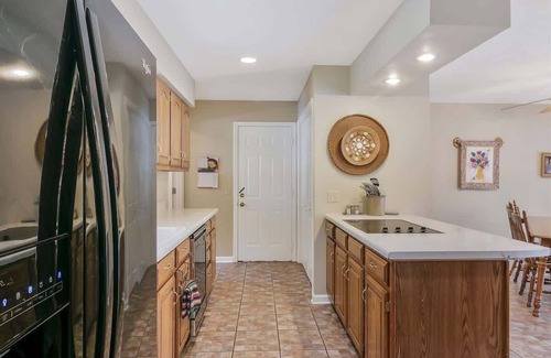 Cadiz House | Our Triggwood - Serene 5 Bedroom Retreat