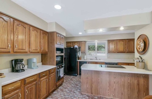 Cadiz House | Our Triggwood - Serene 5 Bedroom Retreat