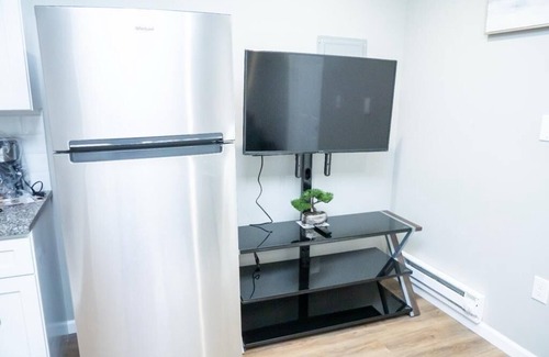 Overbrook Apartment | Ousby Luxury apartment unit 2. 1-bedroom with AC, WiFi