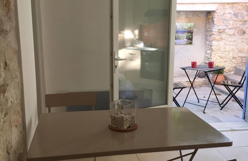 La Couronne House | OUSTALET FOR TWO