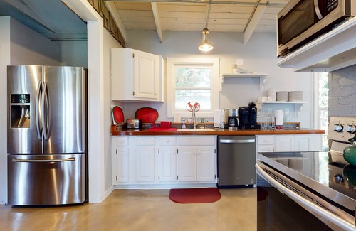 Lakemont House | Outdoor adventure on Lake Rabun with floating, swimming, & kayaking