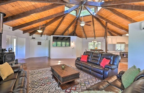 Apple Hill House | Outdoor Deck Air Hockey/Pool Table Fireplace Grill