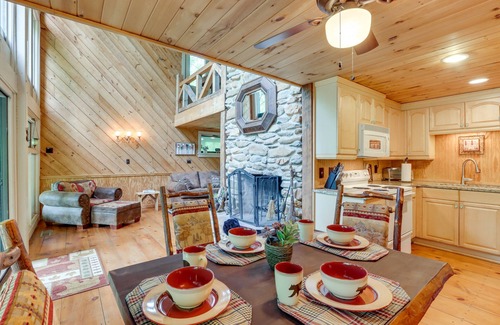 Mineral Bluff Cabin | Outdoor Dining & Fire Pit: Mineral Bluff Getaway!