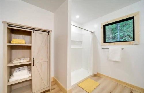 Hot Springs House | Outdoor Enthusiast's Dream Cabin Hiking & Rafting