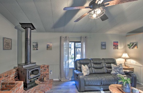 Ashford House | Outdoor Hub with Fire Pit 1 Mi to Mt Rainier NP!