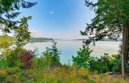 West Hills House | Outdoor Kitchen and Canal Views Cabin in Quilcene!