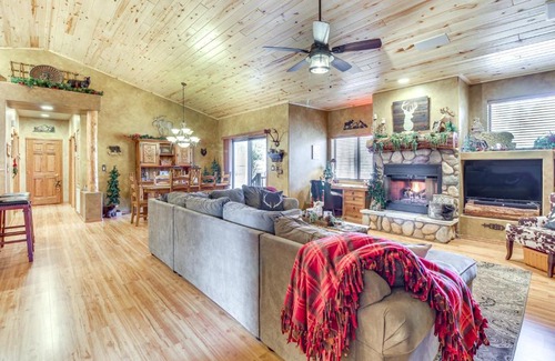 Torreon House | Outdoor Oasis Family-Friendly Cabin in Show Low!