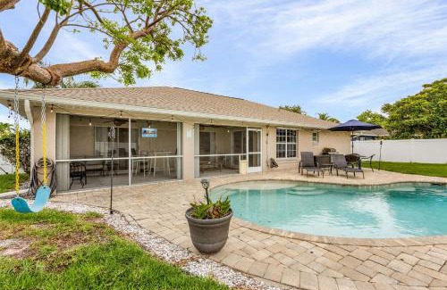 Cape Coral House | Outdoor Oasis, Heated Pool, Firepit, Bicycles, Pet-Friendly - Chateau Relaxo - Roelens
